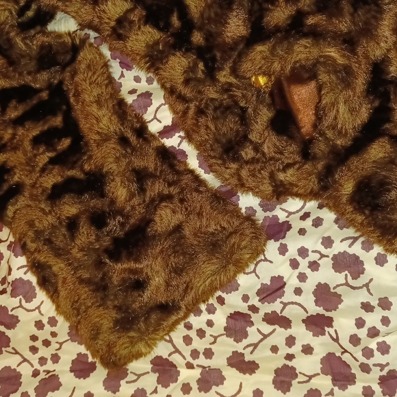 Dennis Basso Luxe faux fur coat. - Picture 7 of 13